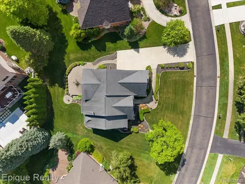 View/Area - 5675 Golf Pointe Dr, Village Of Clarkston, MI 48348 photo 1 of 3