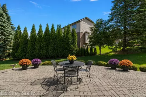 Exterior - 5675 Golf Pointe Dr, Village Of Clarkston, MI 48348 photo 5 of 6