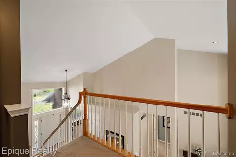 Entry Way - 5675 Golf Pointe Dr, Village Of Clarkston, MI 48348 photo 2 of 3