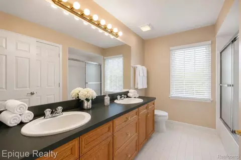 Bath - 5675 Golf Pointe Dr, Village Of Clarkston, MI 48348 photo 6 of 7
