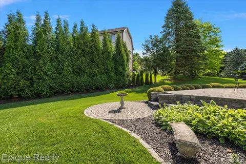 Exterior - 5675 Golf Pointe Dr, Village Of Clarkston, MI 48348 photo 3 of 6
