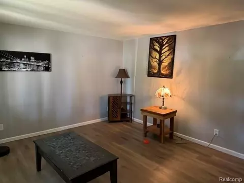 8953 William St, Taylor, MI 48180 photo 4