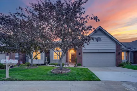 14960 Heather Pointe Dr, Sterling Heights, MI 48313