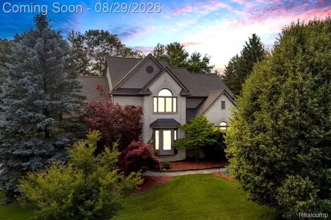 1781 Westridge Dr, Rochester Hills, MI 48306