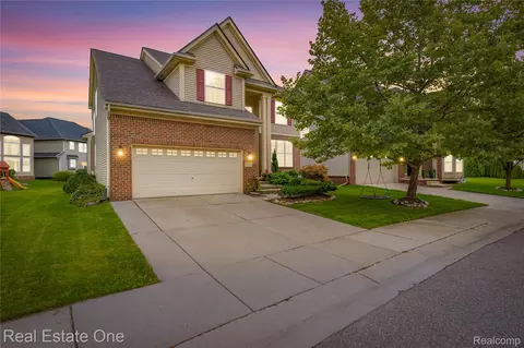 27062 Victoria Rd, Novi, MI 48374