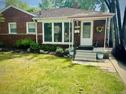 26817 W Chicago, Redford, MI 48239