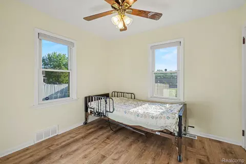Bedroom - 1210 Simca St, Flint, MI 48507 photo 3 of 4