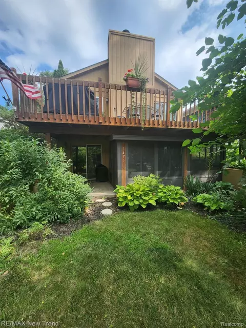 2475 Jackson Blvd, Highland, MI 48356