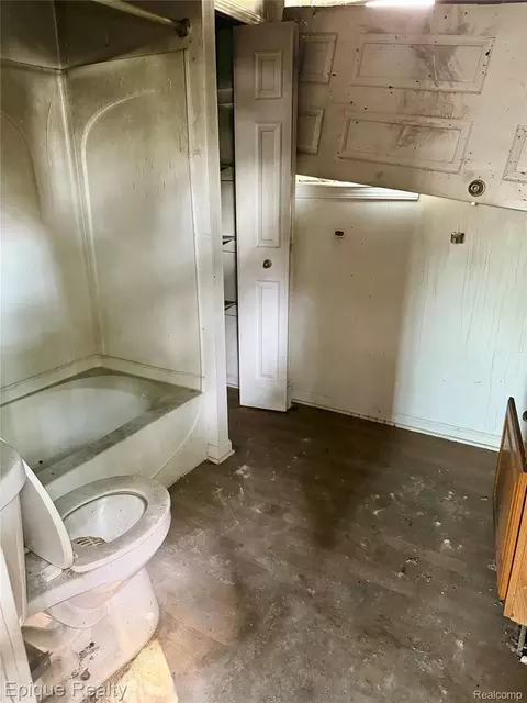 Bath - 1700 Delaware Ave, Flint, MI 48506 photo 1 of 1