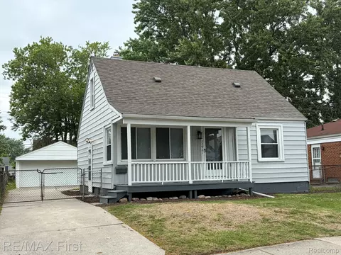 22921 Gaukler St, Saint Clair Shores, MI 48080