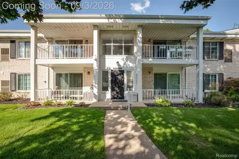 35972 Ann Arbor Trl, Livonia, MI 48150