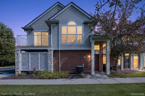 28190 Oakmonte Cir E, Lyon, MI 48165