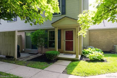 3145 Hidden Ridge Dr, Waterford, MI 48328