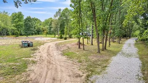 3826 Maybee Rd, Orion, MI 48359 photo 4