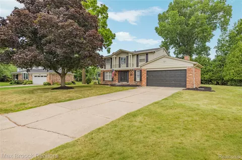 31917 Olde Franklin Dr, Farmington Hills, MI 48334