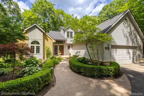 1535 Granger Rd, Brandon, MI 48462