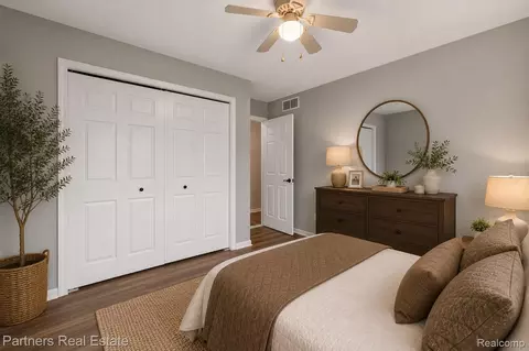 Bedroom - 5127 Clyde Rd, Oceola, MI 48855 photo 4 of 10
