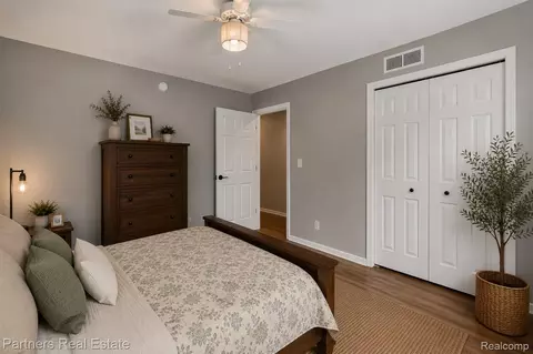 Bedroom - 5127 Clyde Rd, Oceola, MI 48855 photo 8 of 10