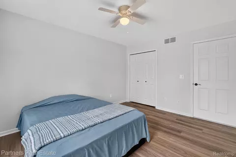 Bedroom - 5127 Clyde Rd, Oceola, MI 48855 photo 9 of 10