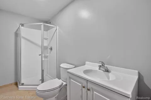 Bath - 5127 Clyde Rd, Oceola, MI 48855 photo 7 of 8