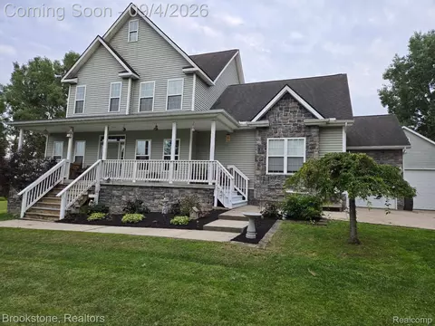 2633 Groveland Rd, Groveland, MI 48462