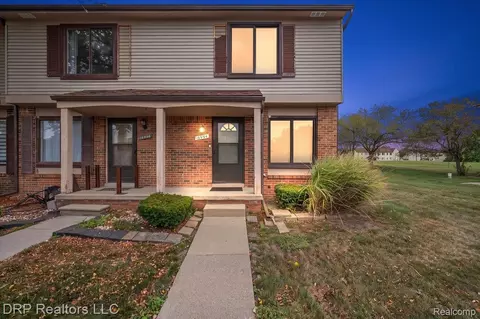 16994 Kingsbrooke Dr, Clinton Township, MI 48038