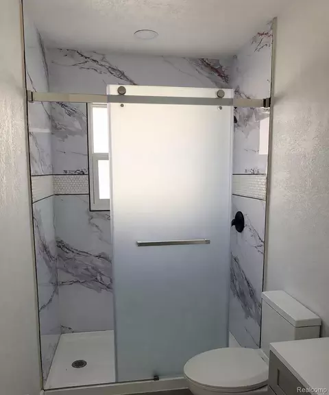 Bath - 1126 Ossington Ave, Flint, MI 48507 photo 1 of 2