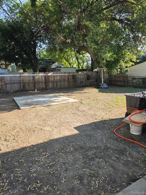 Exterior - 1126 Ossington Ave, Flint, MI 48507 photo 4 of 5