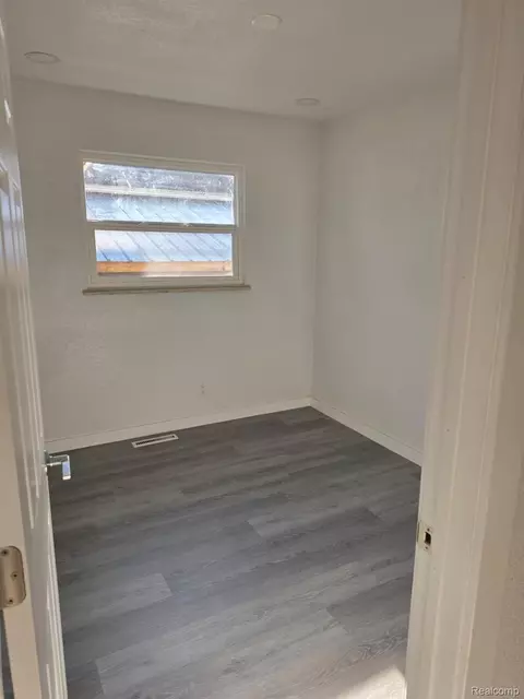 Bedroom - 1126 Ossington Ave, Flint, MI 48507 photo 2 of 4