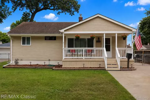 33215 Hennepin St, Garden City, MI 48135
