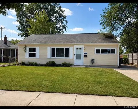 26511 Lehner St, Roseville, MI 48066