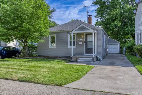 18777 Kingsville St, Harper Woods, MI 48225