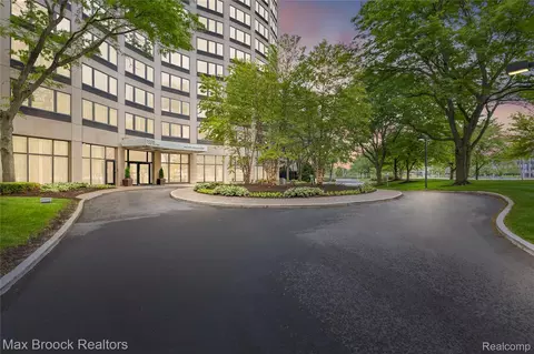5000 Town Ctr #2605, Southfield, MI 48075