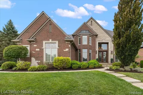 739 Majestic Dr, Rochester Hills, MI 48306