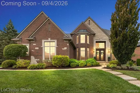 739 Majestic Dr, Rochester Hills, MI 48306