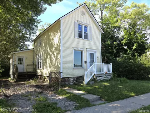18 Stanton St, Oxford, MI 48371