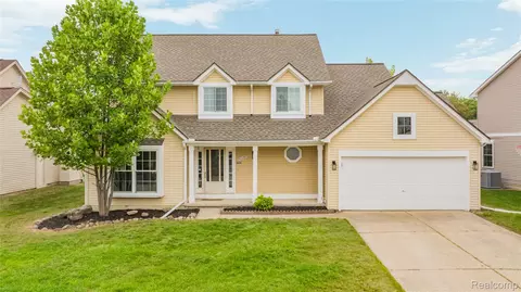 47197 Scarlet Dr S, Novi, MI 48374