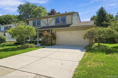 41827 Ridge Rd E, Novi, MI 48375