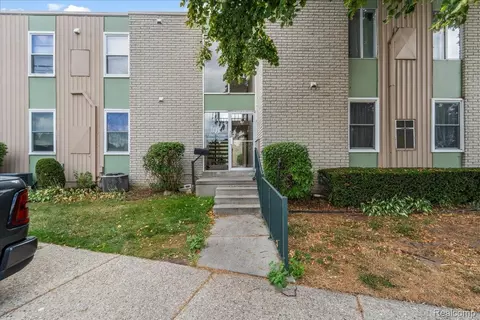 33397 Fargo St, Livonia, MI 48152