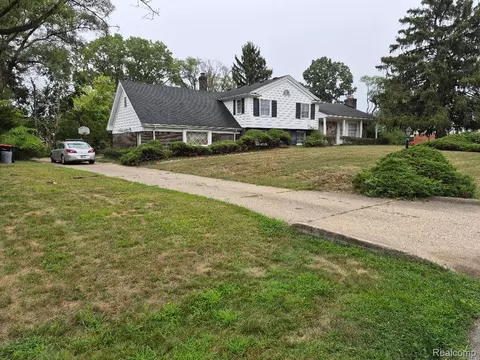 25102 Friar Ln, Southfield, MI 48033