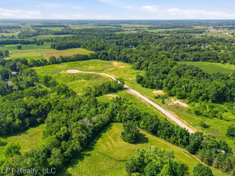 9571 Creekside Dr, Saline, MI 48176 photo 8