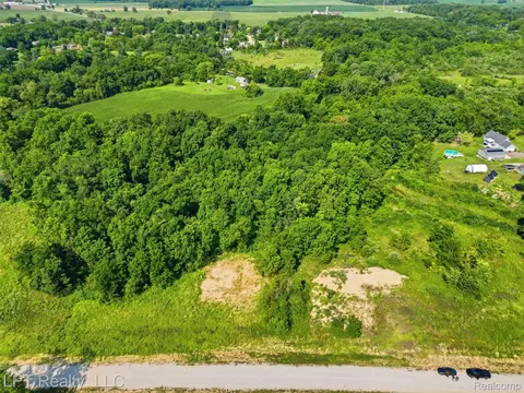 9571 Creekside Dr, Saline, MI 48176 photo 14