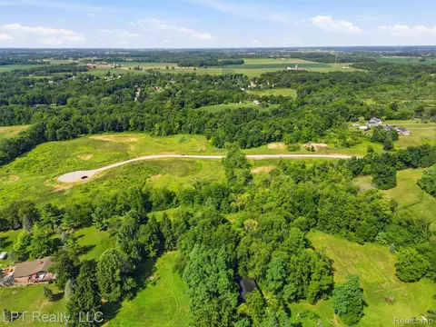 9571 Creekside Dr, Saline, MI 48176 photo 23