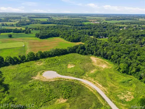 9557 Creekside Dr, Saline, MI 48176 photo 17