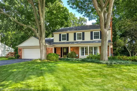 2805 Lamplighter Ln, Bloomfield Hills, MI 48304