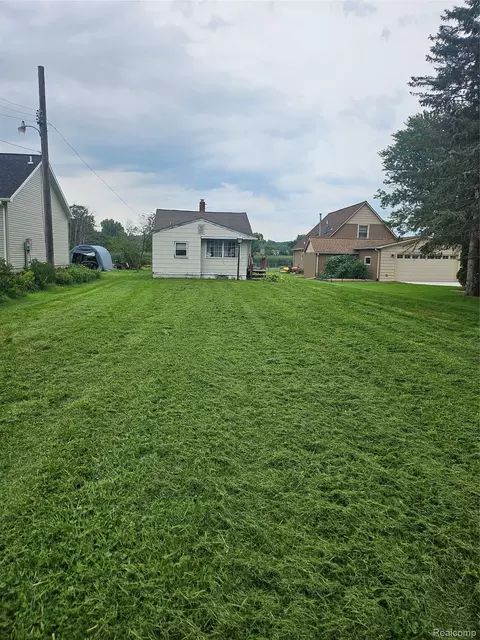 32703 Sutton Rd, Chesterfield, MI 48047