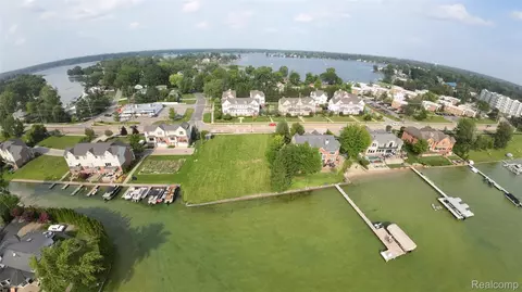 1540 Cass Lake Rd, Keego Harbor, MI 48320