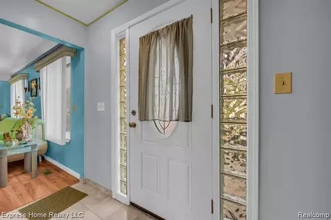 Entry Way - 2338 Marlow Dr, Warren, MI 48092 photo 1 of 1