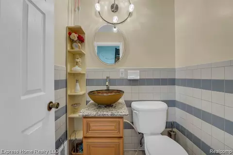 Bath - 2338 Marlow Dr, Warren, MI 48092 photo 2 of 2