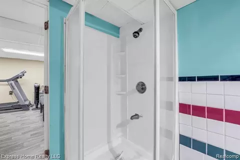 Bath - 2338 Marlow Dr, Warren, MI 48092 photo 1 of 2